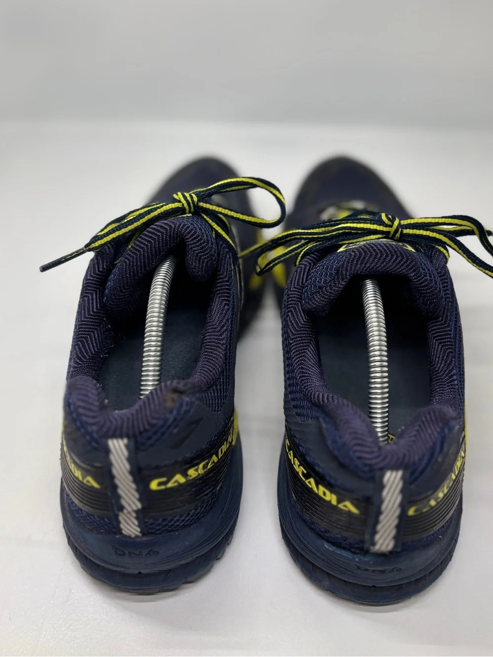 Brooks Cascadia 10 Trail Running Shoes Men’s 12 Navy Yellow 110187